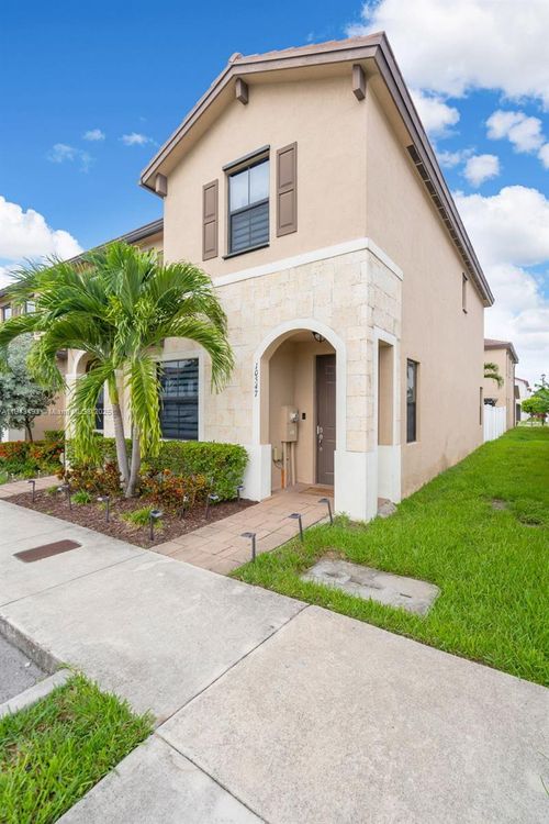 10547 W 34th Ct, Hialeah, FL, 33018-2121 | Card Image