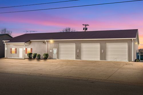 1811 Alpine Dr, Clarksville, TN, 37040-6052 | Card Image