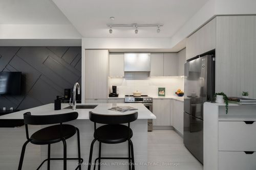 108-30 Gibbs Rd, Etobicoke, ON, M9B0E4 | Card Image