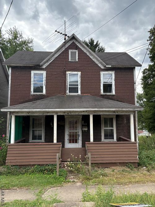 2004 Philadelphia Ave, Northern Cambria, PA, 15714-1033 | Card Image