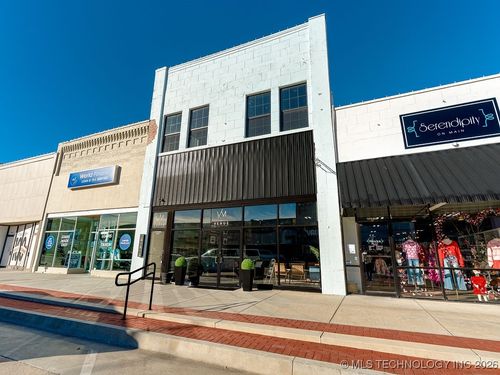 118 W Main St, Ada, OK, 74820-5402 | Card Image