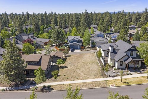 2409 Nw Dorion Way, Bend, OR, 97703-7051 | Card Image