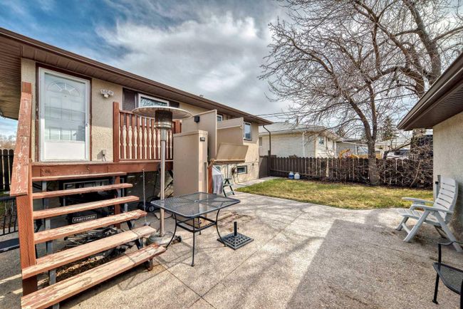 3816 Dover Ridge Drive Se, Home with 3 bedrooms, 1 bathrooms and 2 parking in Calgary AB | Image 36