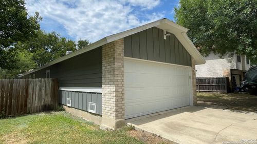 8015 Copper Trail Dr, San Antonio, TX, 78244-1842 | Card Image