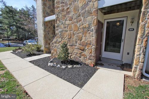 185 Valley Stream Cir, CHESTERBROOK, PA, 19087-5818 | Card Image