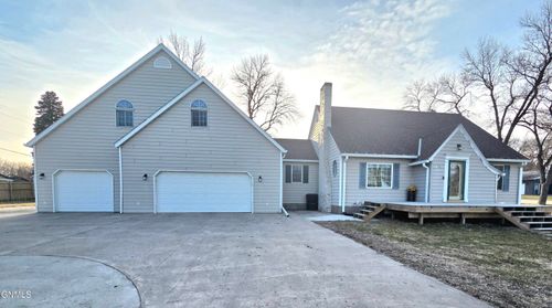 806 9th St Nw, Cooperstown, ND, 58425-7408 | Card Image