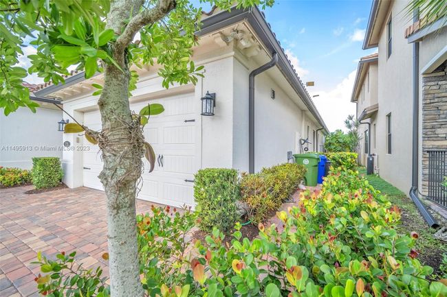 1291 Sw 113 Th Way, House other with 3 bedrooms, 3 bathrooms and null parking in Pembroke Pines FL | Image 34