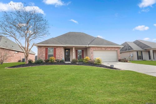 28442 Grand Turk Dr, Denham Springs, LA, 70726-7875 | Card Image