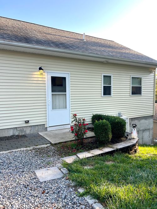 151 Washington Ave, Woodbury, CT, 06798-2818 | Card Image
