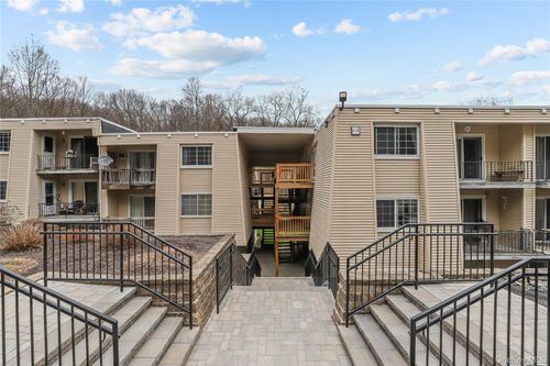 420 Fox Run Ln, Carmel, NY, 10512-2353 | Card Image