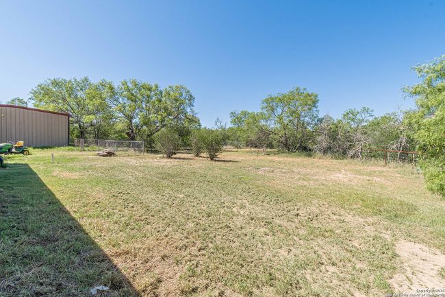 120 Dickerson Rd, House other with 3 bedrooms, 2 bathrooms and null parking in Bigfoot TX | Image 38