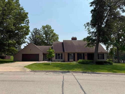 806 Ellis Dr, Charles City, IA, 50616-3029 | Card Image