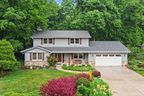 3145 S Manor Court, New Berlin, WI, 53151 | Card Image