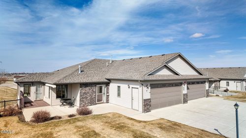2-3330 Baltus Ln, Bismarck, ND, 58501-5401 | Card Image