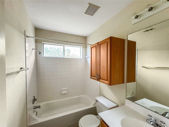 Secondary Bathroom with a Combined Shower and Tub | Image 20