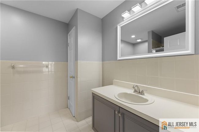 142 Lackland Ave, Townhouse with 2 bedrooms, 3 bathrooms and null parking in Piscataway NJ | Image 22