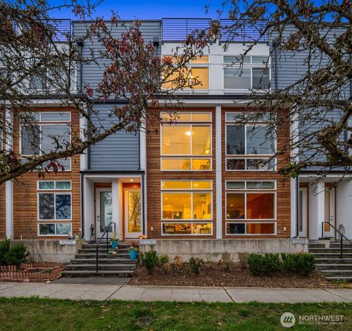 d-9201 Linden Ave N, Seattle, WA, 98103-3226 | Card Image