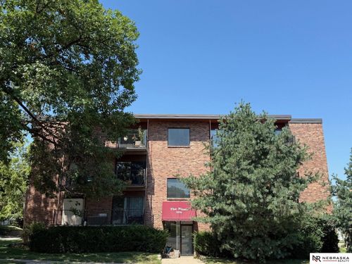 apt-8-2400 A St, Lincoln, NE, 68502-1777 | Card Image