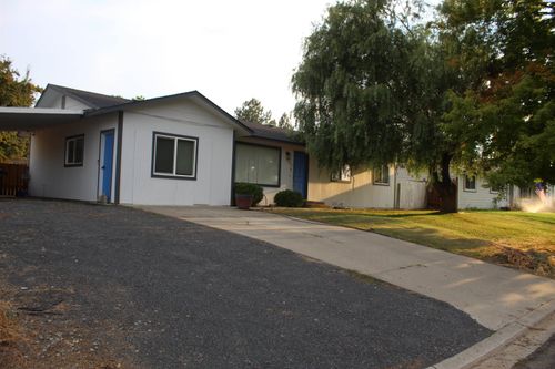 125 Walker Pl, Prosser, WA, 99350-1055 | Card Image