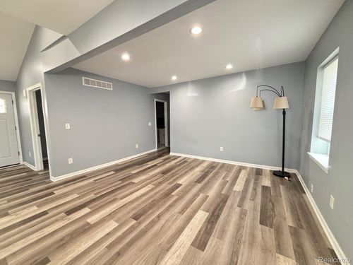 30559 Marshall St, Southfield, MI, 48076-7608 | Card Image