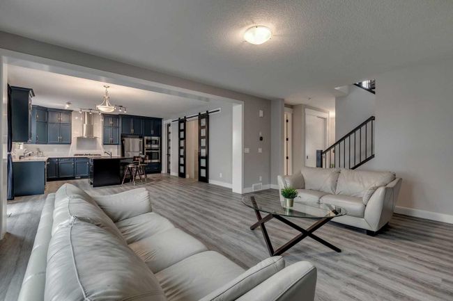 350 Yorkville Road Sw, Home with 4 bedrooms, 2 bathrooms and 4 parking in Calgary AB | Image 6