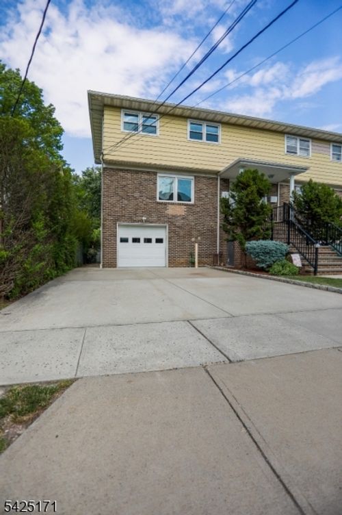 left-210 Walnut St, Garwood, NJ, 07027-1033 | Card Image