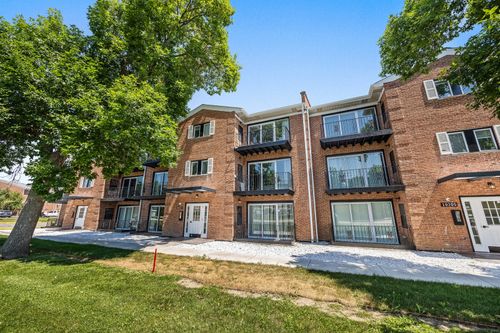 301-10225 Dearlove Rd, Glenview, IL, 60025-5208 | Card Image