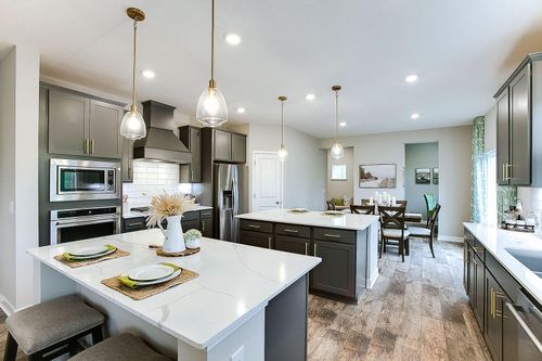 1634 Oak Creek Dr, Chaska, MN, 55318-7420 | Card Image