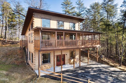 991 King Branch Rd, Sevierville, TN, 37876-8879 | Card Image