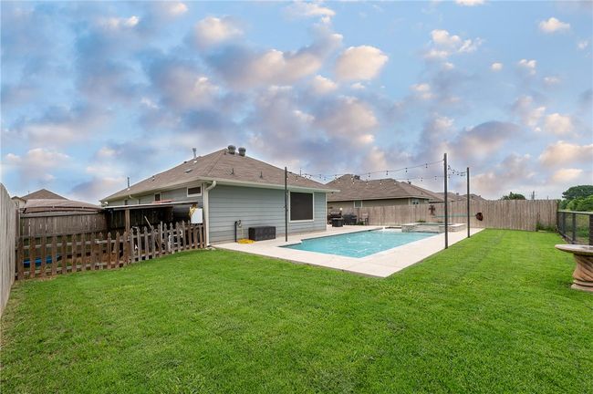 817 Mockingbird St, House other with 3 bedrooms, 2 bathrooms and null parking in Navasota TX | Image 28
