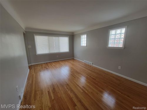 18508 Holland Ave, Eastpointe, MI, 48021-2616 | Card Image