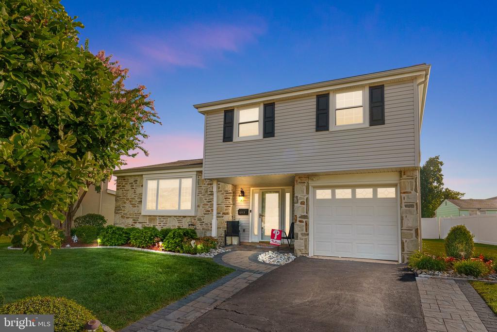 Hollins Rd, Bensalem, PA 19020