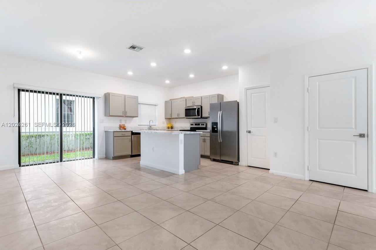 Residential Lease in Florida City 5