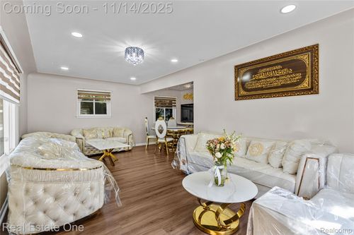 2631 Parker St, Dearborn, MI, 48124-3368 | Card Image