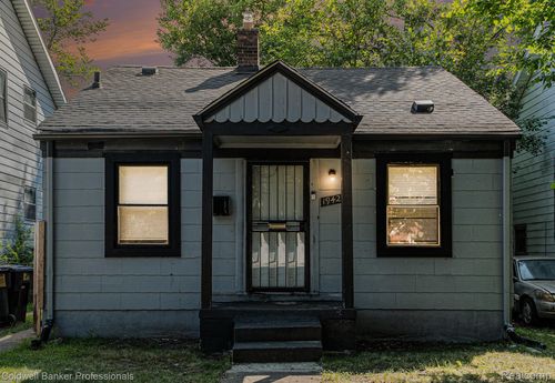 19426 Omira St, Highland Park, MI, 48203-4923 | Card Image