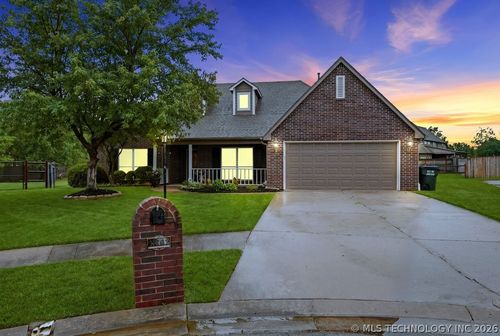 8702 140th Ter, Owasso, OK, 74055 | Card Image