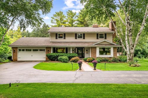 10930 Hidden Valley Drive, Cedarburg, WI, 53012 | Card Image