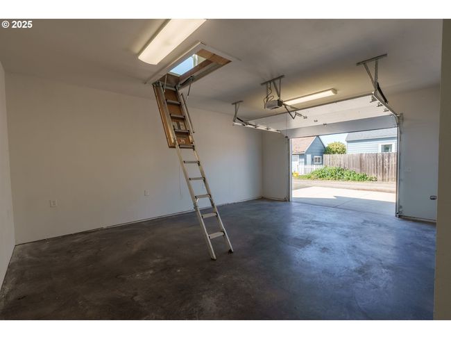 535 E St, House other with 4 bedrooms, 3 bathrooms and 1 parking in Independence OR | Image 40
