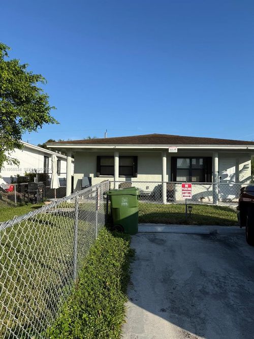 2-208 Nw 7th St, Hallandale Beach, FL, 33009-2359 | Card Image