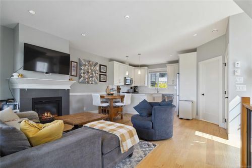 4-521 Foster St, Esquimalt, BC, V9A6R8 | Card Image