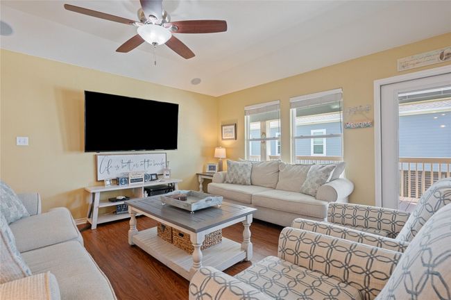 876 Kahla Dr, House other with 5 bedrooms, 2 bathrooms and 2 parking in Crystal Beach TX | Image 11