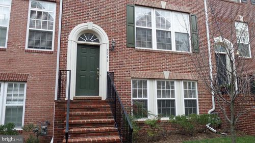 8043 Reserve Way, VIENNA, VA, 22182-3897 | Card Image