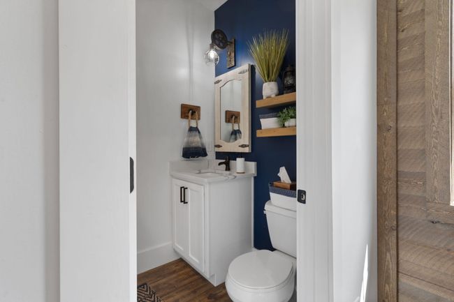 Upstairs full bath with shower/tub combo | Image 95