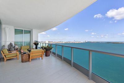 3211 - 1331 Brickell Bay Dr, Condo with 4 bedrooms, 4 bathrooms and null parking in Miami FL | Image 3