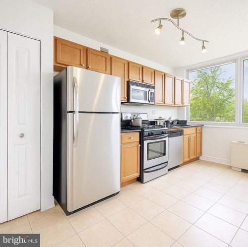 apt-405-1220 Blair Mill Rd, SILVER SPRING, MD, 20910-4810 | Card Image
