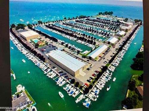 41700 Conger Bay J-205 Drive, Harrison Charter Township, MI, 48045 | Card Image