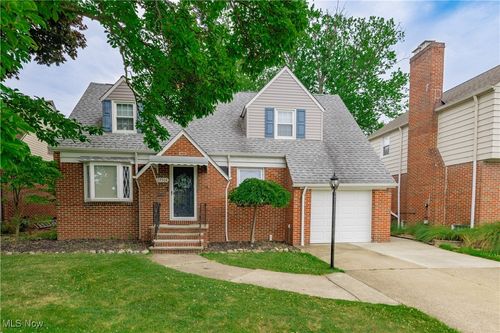 29504 Cresthaven Dr, Willowick, OH, 44095-4537 | Card Image