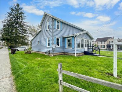 201 E Washington St, House other with 3 bedrooms, 1 bathrooms and null parking in Harrisville Boro PA | Image 2