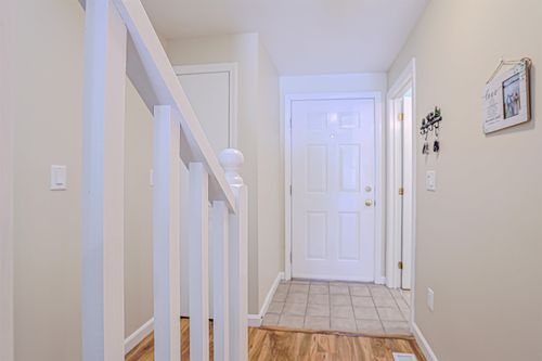 35 Montrose Dr, Stratham, NH, 03885-2460 | Card Image