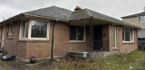 9208 17th Ave Sw, Seattle, WA, 98106-2745 | Card Image